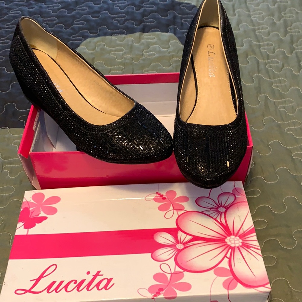 Beautiful pair black size 8 woman’s “LUCITA” shoes
